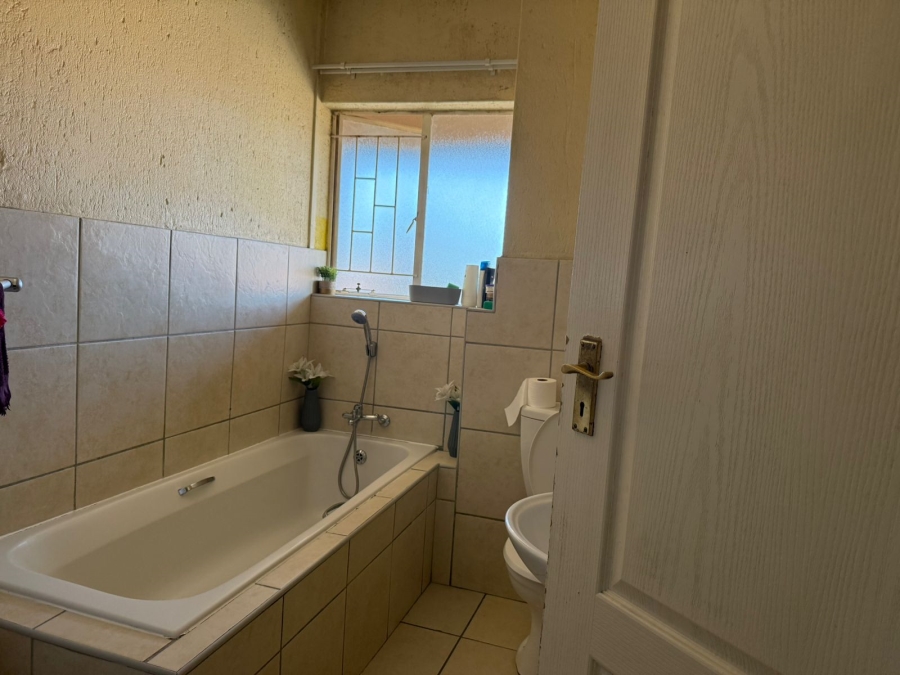 2 Bedroom Property for Sale in Rustenburg Central North West